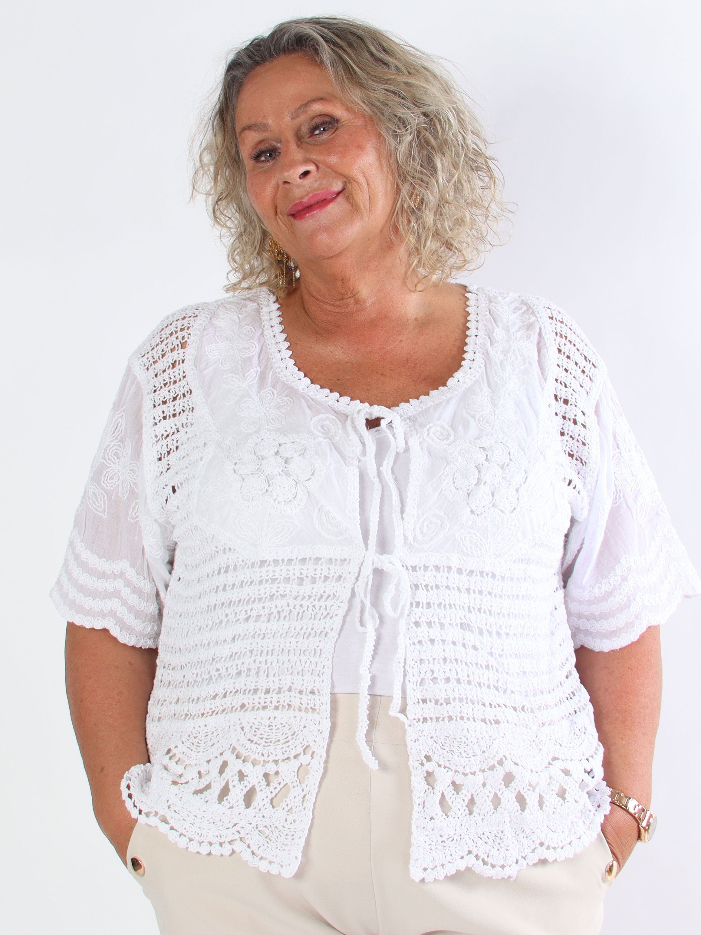 Agnes - Kort hæklet plus size cardigan i bomuld